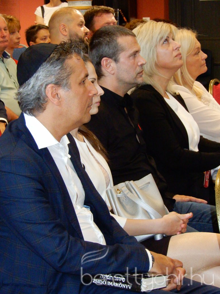 Átadták a felújított zsinagógát 12